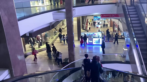 VOYEUR DE CENTRO COMERCIAL – MASTURBACIÓN PUBLICA